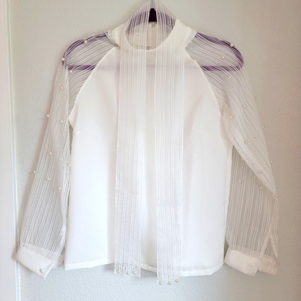 NWOT Lightweight Long Sleeve Pearl Top [M]